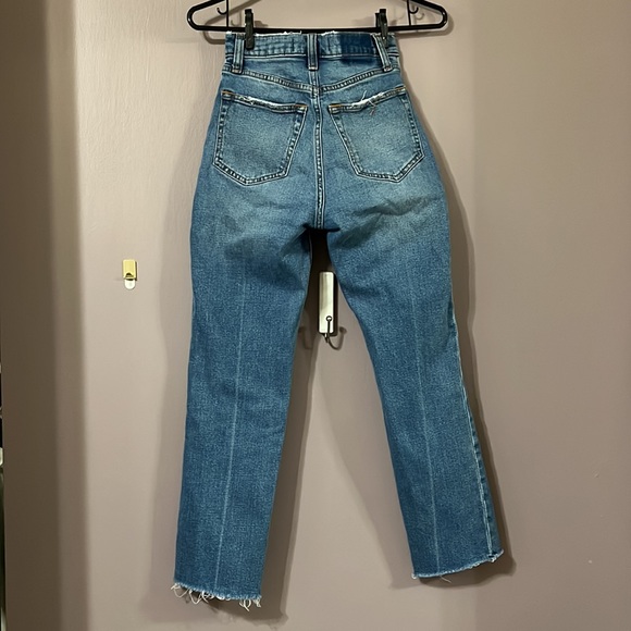 Abercrombie ankle straight ultra high rise 00short(24) jeans - Picture 3 of 4